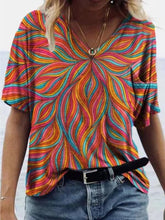 Charger l&#39;image dans la galerie, &lt;transcy&gt;T-shirt ample en polyester à col en V et à manches courtes, style tribal, longueur standard&lt;/transcy&gt;
