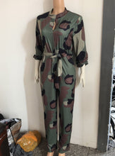 Charger l&#39;image dans la galerie, European and American Women&#39;s Wide Leg Pants Camouflage Jumpsuit
