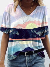 Charger l&#39;image dans la galerie, &lt;transcy&gt;T-shirt ample en polyester à col en V et à manches courtes, style tribal, longueur standard&lt;/transcy&gt;
