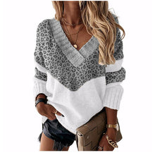 Charger l&#39;image dans la galerie, Pullover V-neck Loose Sweater Color-blocking Women&#39;s Knit Sweater

