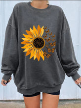 Load image into Gallery viewer, Women&#39;s Fashion Flower and Butterfly Printed Autumn And Winter Pullover Loose Sweatshirt
